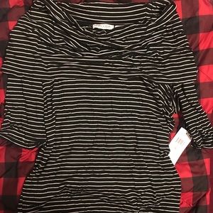 🤰short sleeve shirt w/ cowlneck blk&wht stripes🤰